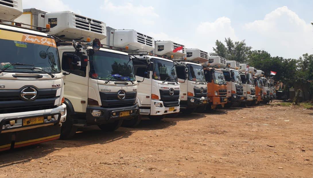 PT Usaha Raya Sejahtera fleet lineup in Tangerang